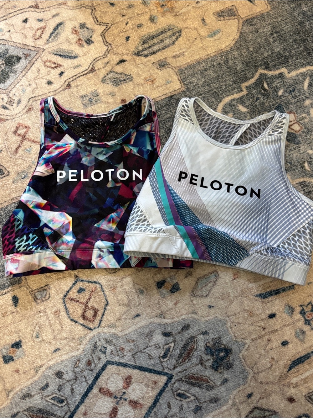 Peloton high neck WITH sports bras, medium